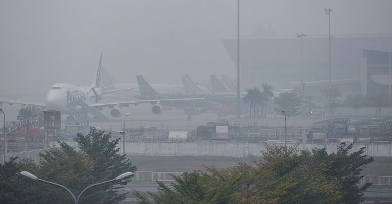 Tình trạng sương mù dày đặt khiến máy bay không thể đáp ở các sân bay khu vực phía Bắc - Ảnh: Cục Hàng Không 
